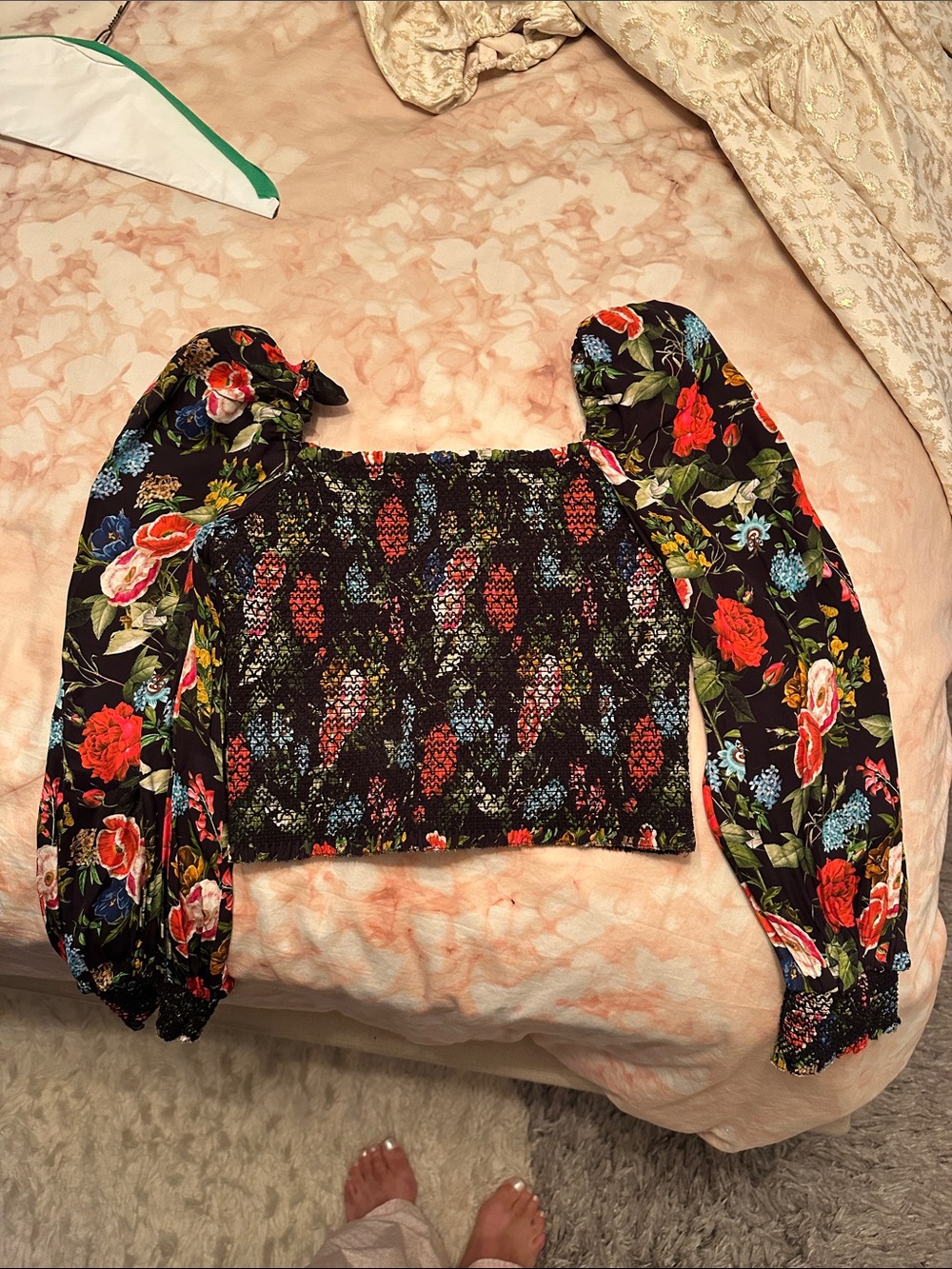 Floral Puff-Sleeve Smocked Crop Top - Black Multi